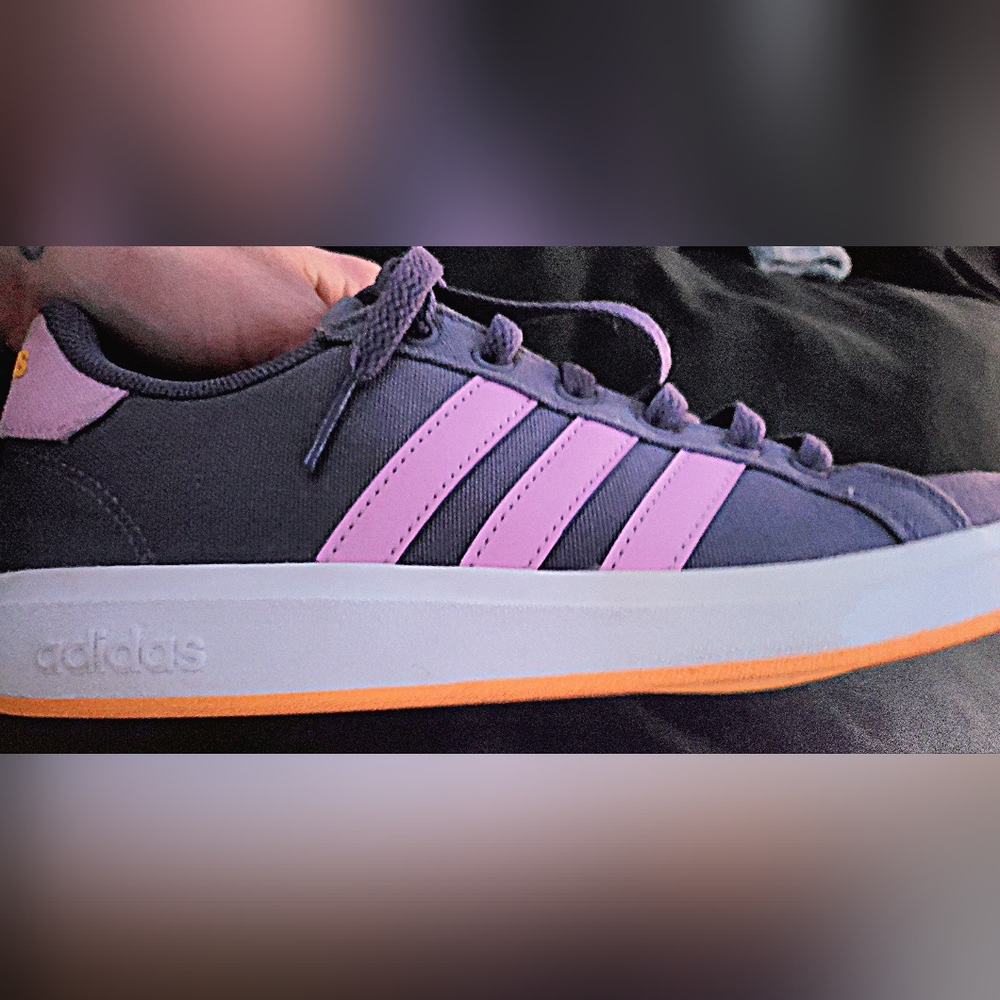 Purple Addidas girls shoes size 4 - Picture 6 of 7